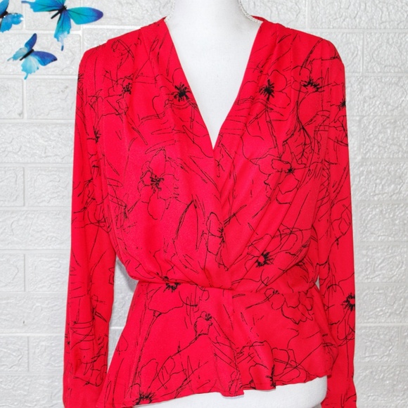 ASTR the label red long sleeve floral blouse - Picture 2 of 9